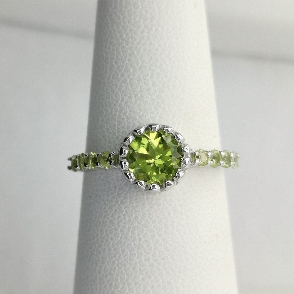 Peridot Ring in Sterling Silver size 7